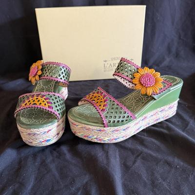L’ Artiste Spring Step Healed Sandals size 6.5-8 (GB1-BM)
