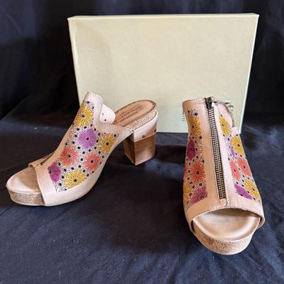 L’ Artiste Spring Step Healed Sandals size 6.5-8 (GB1-BM)