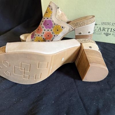 L’ Artiste Spring Step Healed Sandals size 6.5-8 (GB1-BM)