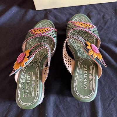 L’ Artiste Spring Step Healed Sandals size 6.5-8 (GB1-BM)
