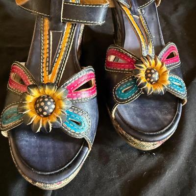 L’ Artiste Spring Step Healed Sandals size 6.5-8 (GB1-BM)