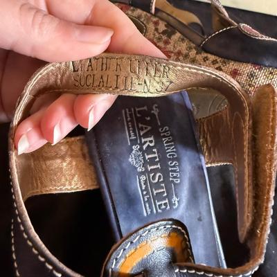 L’ Artiste Spring Step Healed Sandals size 6.5-8 (GB1-BM)