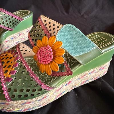 L’ Artiste Spring Step Healed Sandals size 6.5-8 (GB1-BM)