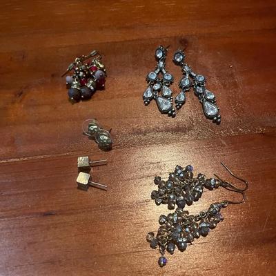 5 pairs of earrings - Tint of gold