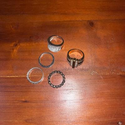 Assorted costume rings