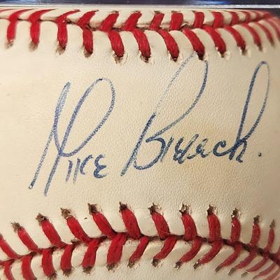 Mike Bielecke Braves OMLB Signed Autographed Baseball In Collectors Case