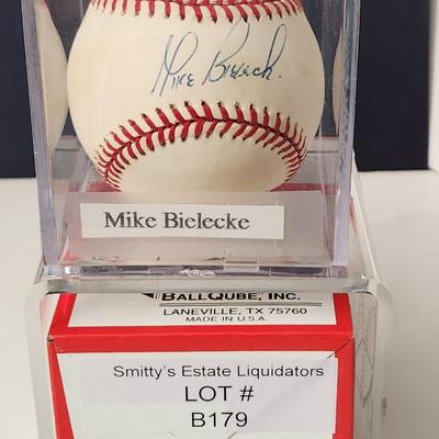 Mike Bielecke Braves OMLB Signed Autographed Baseball In Collectors Case