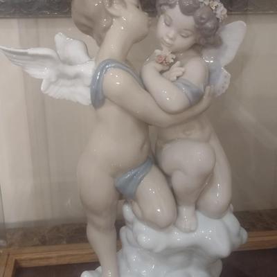 Lladro 'Heaven and Earth' #1824 Cherub Ceramic Figurine with Glass Display Case with Original Box