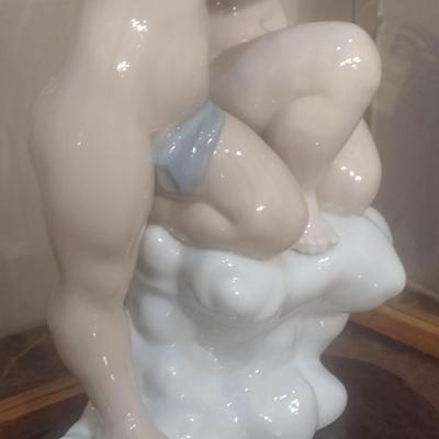 Lladro 'Heaven and Earth' #1824 Cherub Ceramic Figurine with Glass Display Case with Original Box