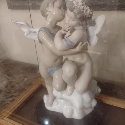 Lladro 'Heaven and Earth' #1824 Cherub Ceramic Figurine with Glass Display Case with Original Box