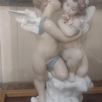 Lladro 'Heaven and Earth' #1824 Cherub Ceramic Figurine with Glass Display Case with Original Box