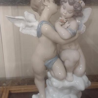 Lladro 'Heaven and Earth' #1824 Cherub Ceramic Figurine with Glass Display Case with Original Box