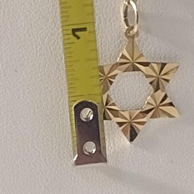 14 Karat Yellow Gold Star Pendant with Chain- Approx Total Weight 2.2 Grams (#19)