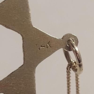 14 Karat Yellow Gold Star Pendant with Chain- Approx Total Weight 2.2 Grams (#19)