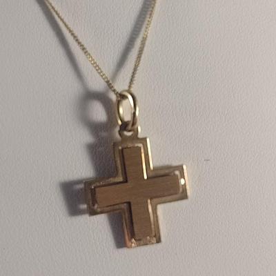 14 Karat Yellow Gold Pendant with Chain- Approx 3.6 Grams Total Weight (#21)