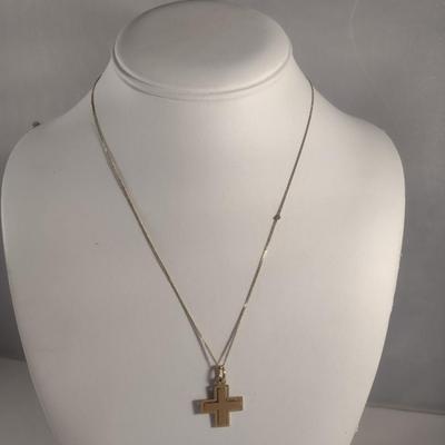 14 Karat Yellow Gold Pendant with Chain- Approx 3.6 Grams Total Weight (#21)