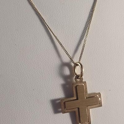14 Karat Yellow Gold Pendant with Chain- Approx 3.6 Grams Total Weight (#21)