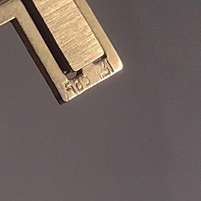 14 Karat Yellow Gold Pendant with Chain- Approx 3.6 Grams Total Weight (#21)