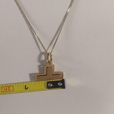 14 Karat Yellow Gold Pendant with Chain- Approx 3.6 Grams Total Weight (#21)