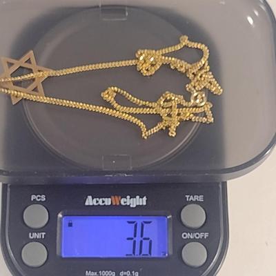 14 Karat Yellow Gold Star Pendant with Chain- Approx 3.6 Grams Total Weight (#22)