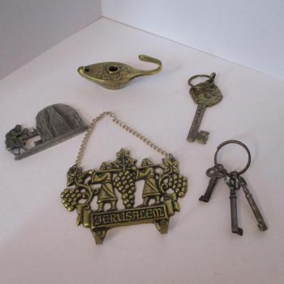 Vintage Metzger Pewter Figurine Baker Small Brass Aladdin Genie Lamp Vintage Keys
