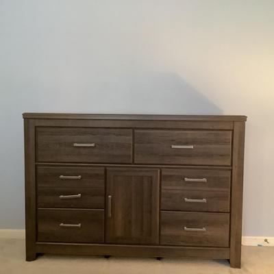 M752 Ashley Furniture Grey 8 Drawer Dresser
