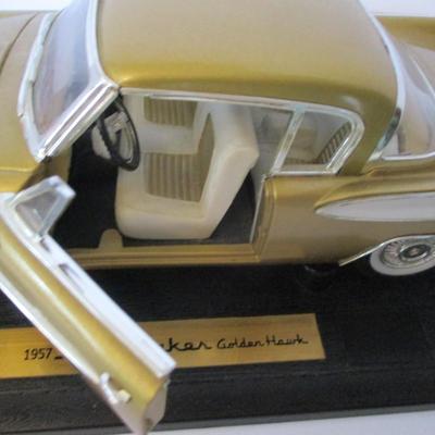 1970 Chevrolet Chevelle 88 & 1957 Studabakar Golden Hawk Model Cars