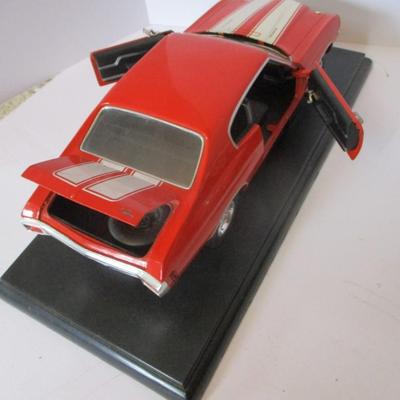 1970 Chevrolet Chevelle 88 & 1957 Studabakar Golden Hawk Model Cars