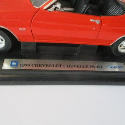 1970 Chevrolet Chevelle 88 & 1957 Studabakar Golden Hawk Model Cars