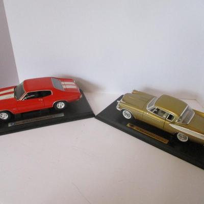 1970 Chevrolet Chevelle 88 & 1957 Studabakar Golden Hawk Model Cars