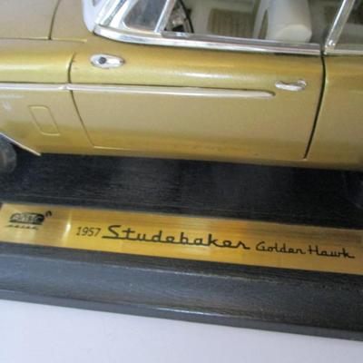 1970 Chevrolet Chevelle 88 & 1957 Studabakar Golden Hawk Model Cars