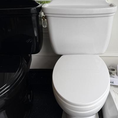 622 Toto White Porcelain toilet with Crystal handle