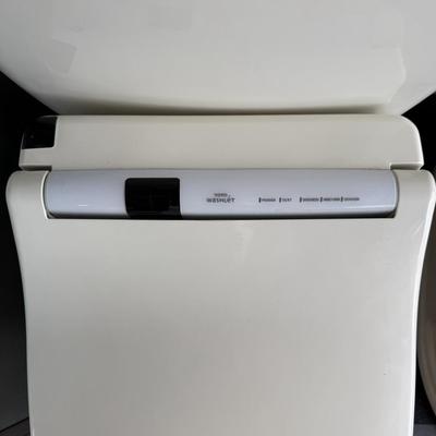 625 Toto White Porcelain Toilet w/Washjet S400