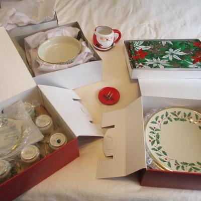24 Pieces Of Lenox Christmas Dishes