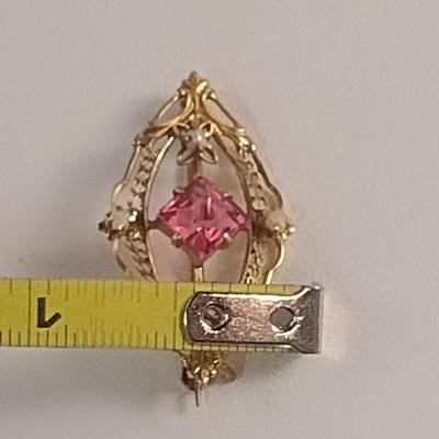 10 Karat Yellow Gold Brooch with Pink Stone and Seed Pearls - Approx Total Weight 2.2 Grams (#36)
