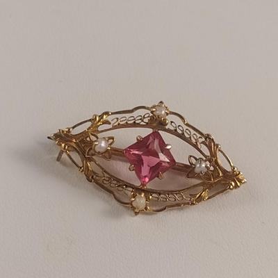 10 Karat Yellow Gold Brooch with Pink Stone and Seed Pearls - Approx Total Weight 2.2 Grams (#36)