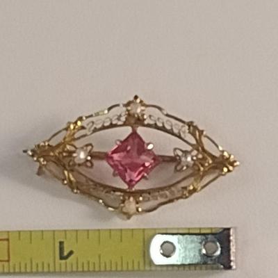 10 Karat Yellow Gold Brooch with Pink Stone and Seed Pearls - Approx Total Weight 2.2 Grams (#36)