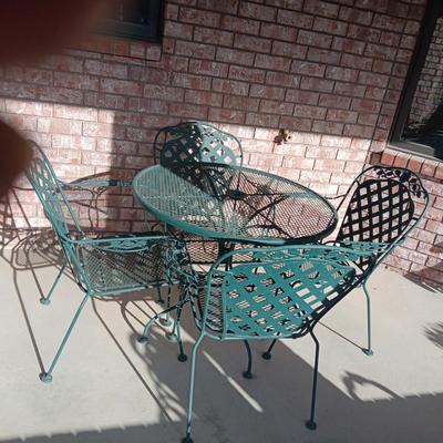 METAL MESH PATIO TABLE WITH 4 CHAIRS