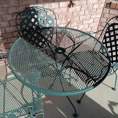 METAL MESH PATIO TABLE WITH 4 CHAIRS