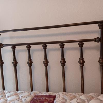 ANTIQUE QUEEN BRASS BED FRAME WITH CLEAN SEALY MATTRESS SET