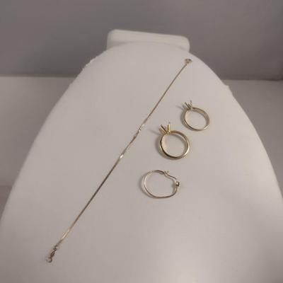 14 Karat Yellow Gold Jewelry Pieces in Disrepair- Approx Total Weight 4.3 Grams (#43)