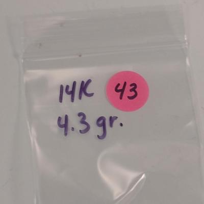 14 Karat Yellow Gold Jewelry Pieces in Disrepair- Approx Total Weight 4.3 Grams (#43)
