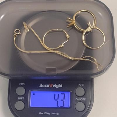 14 Karat Yellow Gold Jewelry Pieces in Disrepair- Approx Total Weight 4.3 Grams (#43)