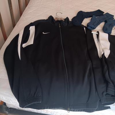 MEN'S 2 PIECE NIKE & CHAMPION JOGGING OUTFITS SIZE MEDIUM