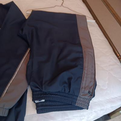 MEN'S 2 PIECE NIKE & CHAMPION JOGGING OUTFITS SIZE MEDIUM