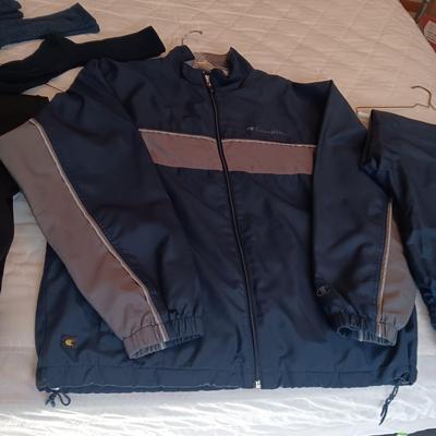 MEN'S 2 PIECE NIKE & CHAMPION JOGGING OUTFITS SIZE MEDIUM