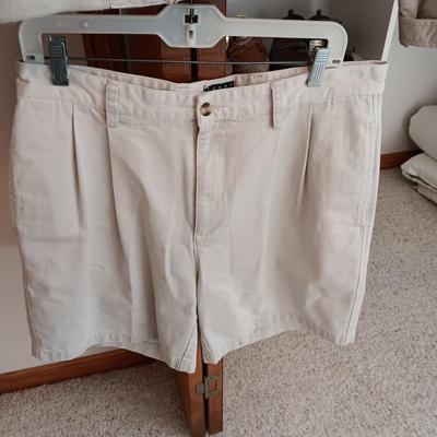 MEN'S TOMMY HILFIGER PANTS, SHIRT, SHORTS AND JACKET