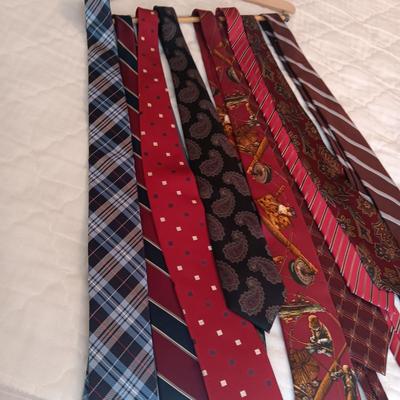 VARIOUS NECKTIES AND 2 LEATHER BELTS SIZE 36