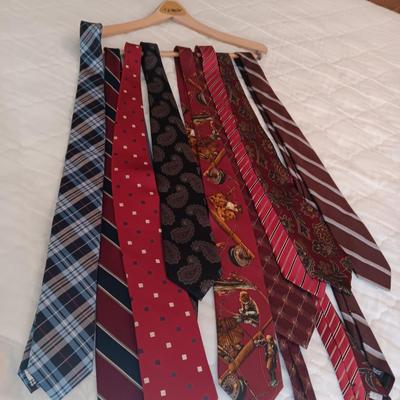 VARIOUS NECKTIES AND 2 LEATHER BELTS SIZE 36