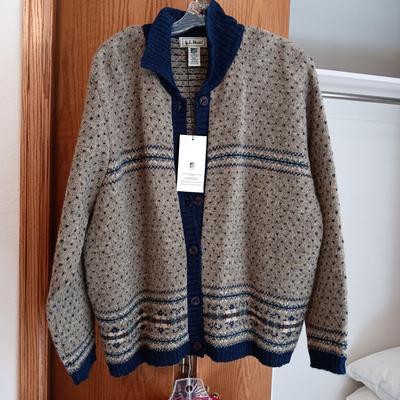 LADIES LL BEAN 100% WOOL SWEATER PLUS A CHRISTMAS SWEATER SIZE XL